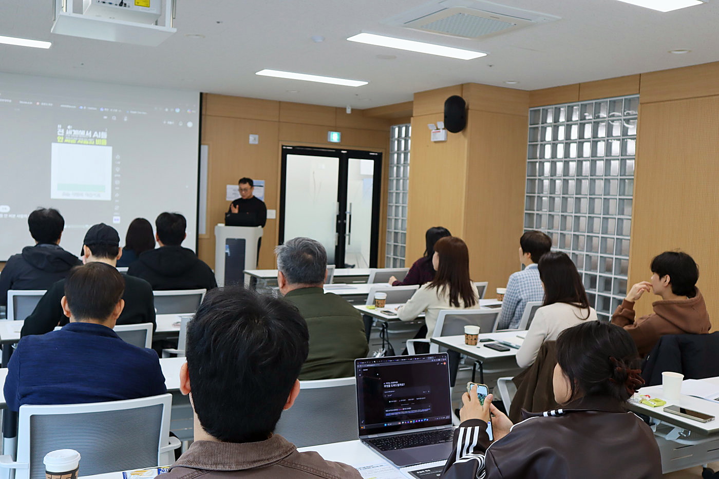 소상공인시장진흥공단 아산 창업자 대상 AI 특강 — 강의실 전경