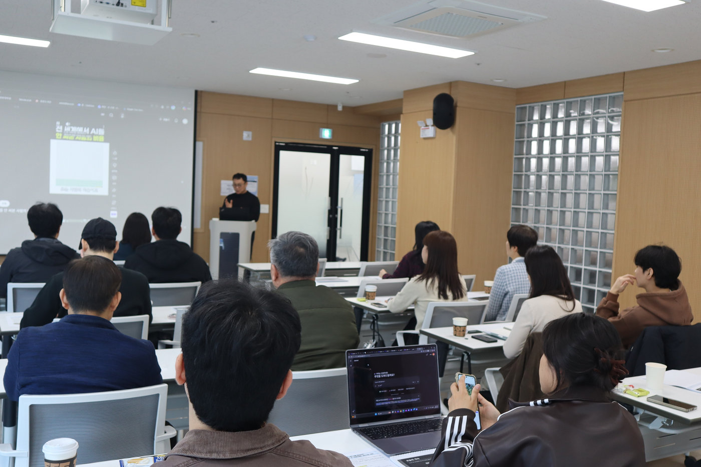소상공인시장진흥공단 아산 창업자 대상 AI 특강 — 강의실 전경